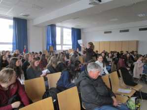 Active Aid in Africa am Theodor Heuss Gymnasium: Briefübergabe aus Malawi