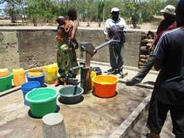 Brunnen defekt in Akhapijiwa, Malawi