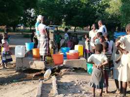 Alter Brunnen in Tengani/ Malawi wartet dringend auf Reparatur