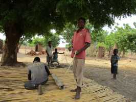 Vorbereitung der Überdachung für Baumschule, Active Aid in Africa, Malawi