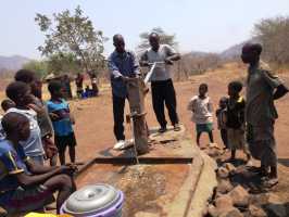 Active Aid in Africa - Reparatur von Brunnen in Kalingandana, Tengani