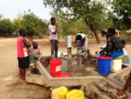 Active Aid in Africa: Brunnenreparatur in Chokolo, Tengani, Malawi