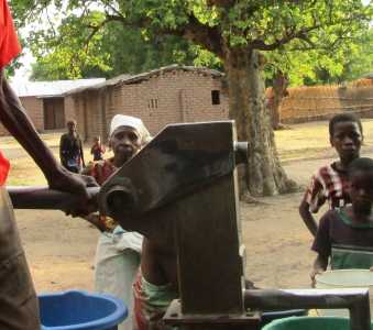 Defekter Brunnen in Chokolo, Tengani, Malawi