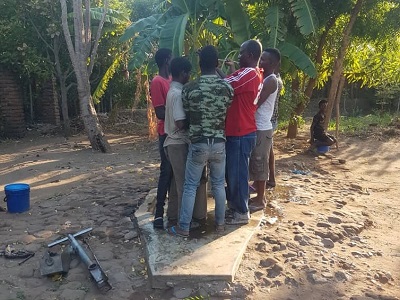 Brunnen defekt in Akhapijiwa, Malawi