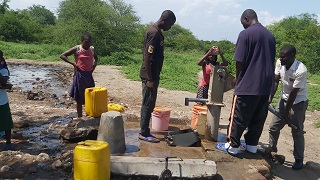 Defekter Brunnen in Leno School, Tengani, Malawi