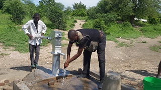 Active Aid in Africa: Brunnenreparatur in Leno School, Tengani, Malawi