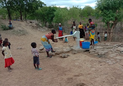 Active Aid in Africa: Brunnenreparatur in Namijete, Tengani, Malawi