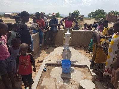 Brunnenreparatur in Ngona, Tengani, Active Aid in Africa Malawi