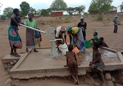 Active Aid in Africa: Brunnenreparatur in Nyanthumbi, Tengani, Malawi