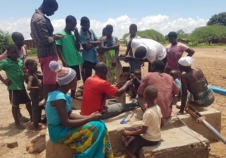 Defekter Brunnen in Ntolongo, Tengani, Malawi