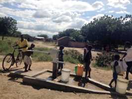 Active Aid in Africa: Brunnenreparatur in Chokolo, Tengani, Malawi