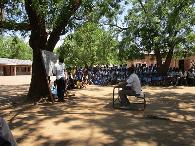 Drama Group an  der Mpatsa CDSS, Tengani, Malawi in Englisch