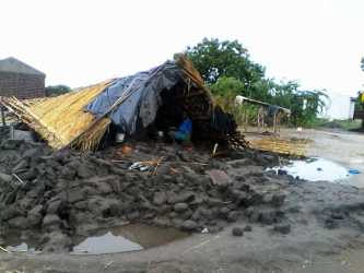 Folge des Wirbelsturms Idai: Häuser zerstört, Tengani, Malawi 2019