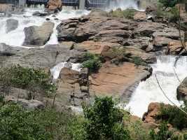 Wasserfälle von Kapichira am Shire-Fluss verhindern Schifffahrt