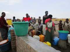 Malawi: Viele Familien sind jeweils auf einen Brunnen angewiesen.