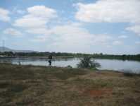 2011 - der Fluss erscheint breiter, erste Hafenanlagen und ein Boot