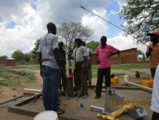 AAA Malawi: Brunnenreparatur in Chitsa