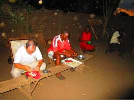 Vorbereitung von Moringasamen für die Aussaat, Active Aid in Africa, Malawi