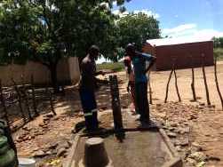 Defekter Brunnen in Nyanthumbi, Tengani, Malawi