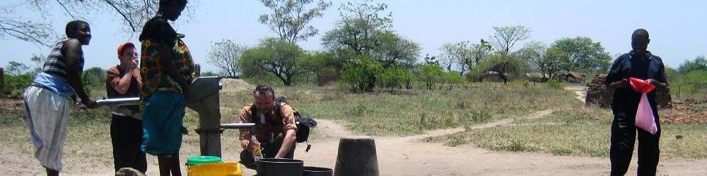 Active Aid in Africa, Brunnen in Tengani, Malawi, warten auf ihre Sanierung, hier einziger Brunnen in Lukwa