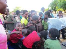 Active Aid in Africa, Malawi, Reparatur am Brunnen