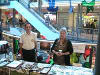 Frau Trautheim und Herr Mattheus am Stand