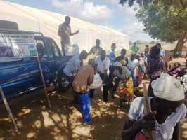 Damit die Menschen in Tengani nicht verhungern, hilft AAA Malawi mit Lebensmittelspenden