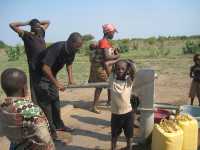 Reger Betrieb am Brunnen von AAA in Ngona