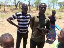 AAA Malawi:Brunnenreparatur in Namijeti, Alumenda, Tengani, Malawi