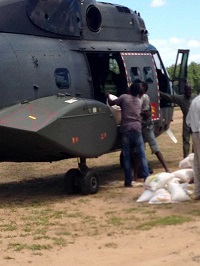 Versorgung durch Helikopter der Armee, Malawi