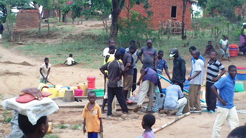 Brunnenreparatur im weit abgelegenen Nthondo
